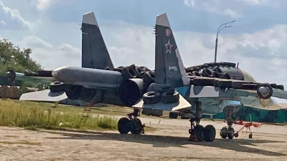 타이어로 덮힌 러시아 공군 Su-34