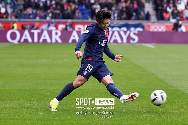 ▲ 파리 생제르맹(PSG)의 루이스 캄포스 단장은 13일(한국시간) 미국 ‘CBS스포츠’와 인터뷰에서 라민 야말 영입설에 대한 질문을 받았다. 이에 캄포스 단장은 “사실이 아니다. 야말은 분명 환상적인 선수다. 하지만 우리에겐 이미 좋은 선수들이 많이 있다. 이강인과 우스만 뎀벨레, 마르코 아센시오 등 현재 팀에 있는 선수들에게 만족하고 있다”라고 언급한 것으로 알려졌다.