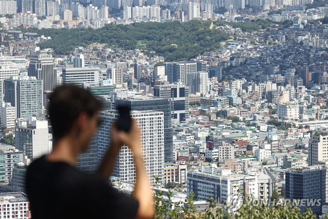 서울 시내에서 바라본 아파트 단지의 모습. 연합뉴스