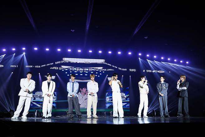 그룹 슈퍼주니어가 시그니처 콘서트 ‘슈퍼쇼’의 스핀 오프 공연을 선보이고 있다. 사진 SM엔터테인먼트