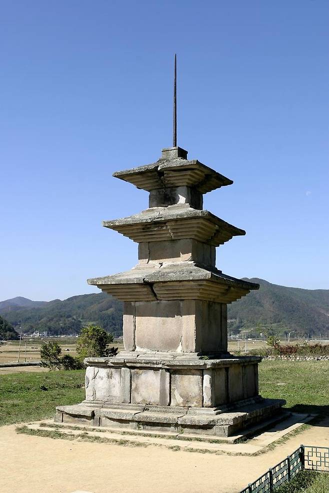 2007년 촬영한 서탑 모습  [국가유산청 국가유산포털 제공. 재판매 및 DB 금지]