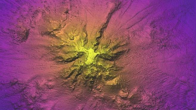 해양학자들이 새롭게 지도화한 높이 3109m 수중산. 사진=슈미트 해양 연구소