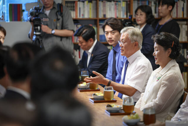 검찰의 문 전 대통령 수사와 관련해 더불어민주당 지도부가 대책위를 꾸려 대응하고 있다. 민주당 제공