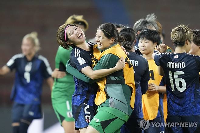 기뻐하는 일본 U-20 여자 축구대표팀 [AP=연합뉴스]