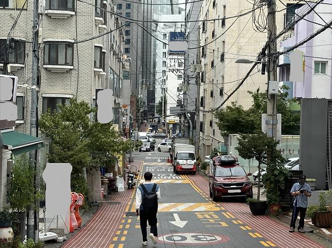 지난 13일 오후 서울 마포구 노고산동 언덕 위에서 주택가를 내려다 본 전경. /박지윤 기자