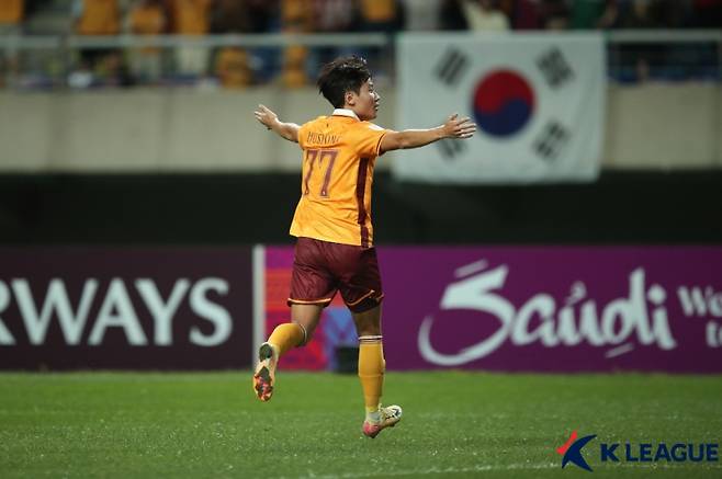 광주FC 오후성이 17일 광주월드컵경기장에서 열린 2024~25 AFC 챔피언스리그 엘리트 1차전 요코하마 F.마리노스전에서 골을 터뜨린 뒤 골 세리머니를 하고 있다. 사진=프로축구연맹