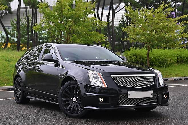 캐딜락 CTS 스포츠왜건은 그 특성 상 '여러 타이어'와 조합될 수 있다. 김학수 기자