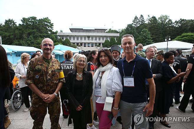 DMZ 판문점 찾은 유엔참전용사 및 유가족들 2024.7.26 [국가보훈부 제공] photo@yna.co.kr