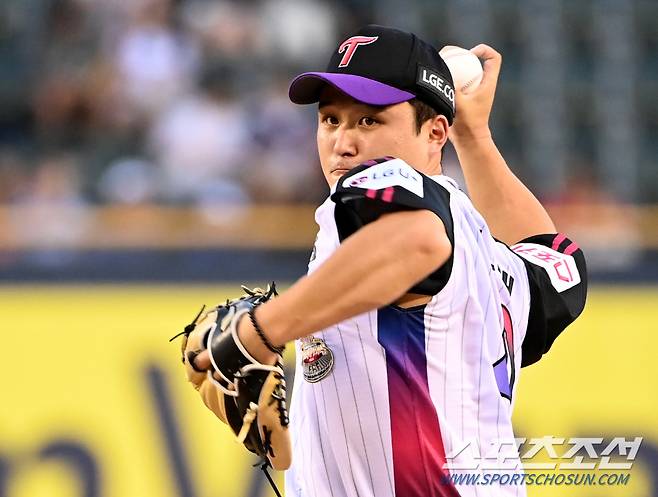 16일 잠실야구장에서 열린 KIA와 LG의 경기, LG 선발투수 최원태가 역투하고 있다. 잠실=허상욱 기자 wook@sportschosun.com/2024.08.16/