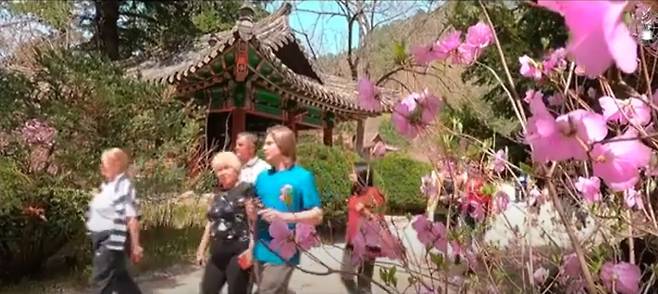 4차 러시아 방북 관광단의 묘향산 탐방 [북한 관영 ‘조선관광’ 채널]