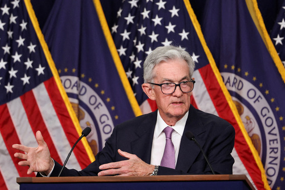 U.S. Federal Reserve Board Chair Jerome Powell speaks during a press conference following a two-day meeting of the Federal Open Market Committee on interest rate policy in Washington, on Wednesday. [REUTERS/YONHAP]