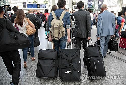 프리 리옹역의 승객들 [AFP 연합뉴스 자료사진. 재판매 및 DB 금지]