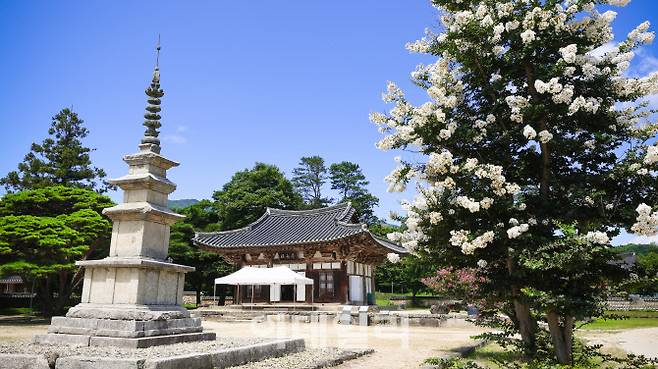 실상사의 보광전과 삼층석탑