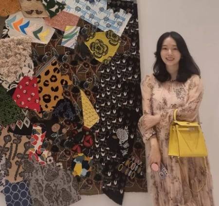 임신 8개월차 이정현은 에르메스 '켈리 백'으로 우아한 D라인 패션을 연출했다. @mermaidleejh