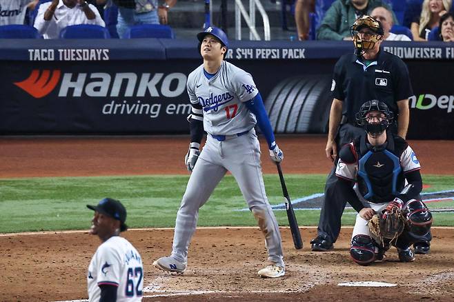 19일(현지 시각) 마이매미 말린스와의 경기에서 오타니 쇼헤이가 6회 홈런을 때려낸 모습. /AFP 연합뉴스