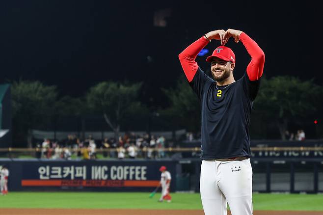 ▲ 한국에서 기량을 검증해 더 큰 성공을 꿈꿨던 스타우트는 한국 생활에 만족했지만 결말은 잔인했다. KIA는 "검진결과 왼쪽 햄스트링 부분손상 진단 소견이다"라고 스타우트의 21일 1군 엔트리 말소를 예고했다. ⓒKIA타이거즈