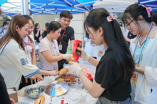 '외국인 유학생과 함께' 세계음식 문화축제 [목원대 제공. 재판매 및 DB 금지]