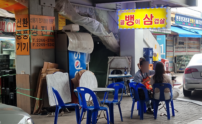 진영이네에서 연인들이 야장하는 모습 / 사진=김혜성 여행+ 기자