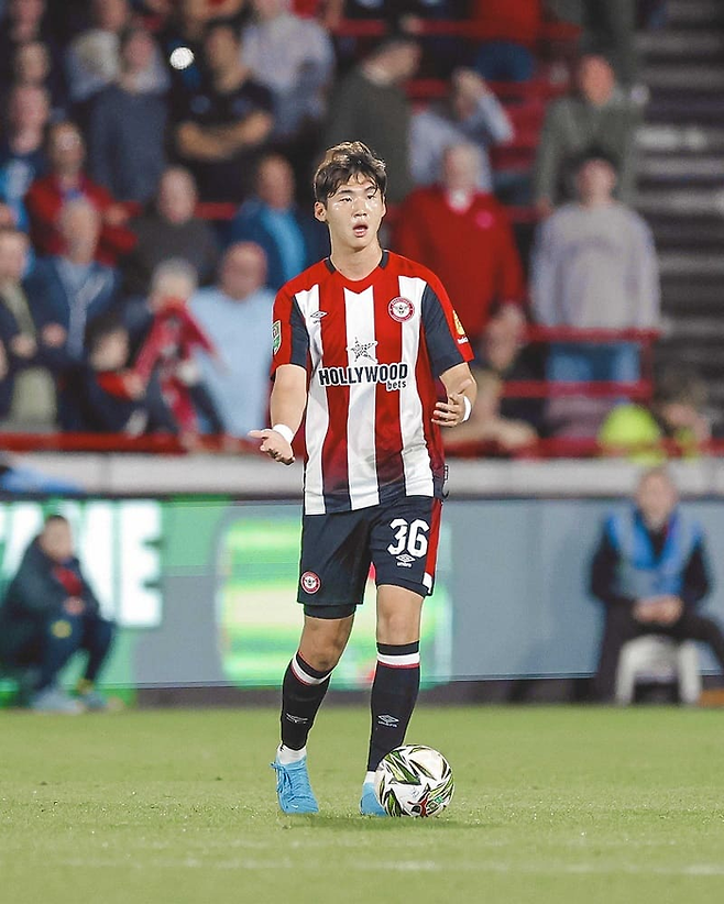 김지수. 브렌트포드 공식 SNS