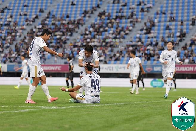 박상혁(49번)이 이동경의 크로스를 헤더로 마무리한 뒤 세리머니하고 있다. /사진=한국프로축구연맹 제공