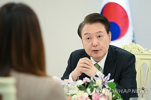 윤석열 대통령, 스타트업 청년과 오찬 발언  윤석열 대통령이 2024년 4월 8일 서울 용산 대통령실 청사에서 열린 스타트업 청년과의 오찬에서 발언하고 있다. [대통령실 제공. 재판매 및 DB 금지]