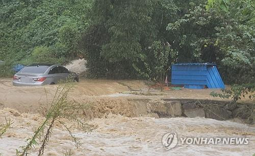 집중호우로 물에 잠긴 차량 [독자제공. 재판매 및 DB 금지]