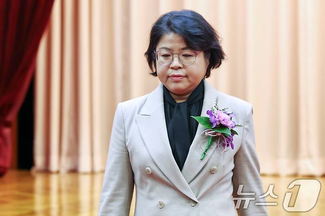 김복형 헌법재판관이 23일 오전 서울 종로구 헌법재판소에서 열린 취임식에서 취임사를 마친 뒤 자리로 향하고 있다. 2024.9.23/뉴스1 ⓒ News1 민경석 기자