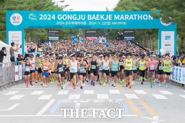 2024 공주백제마라톤대회가 22일 공주시민운동장 일원에서 열리고 있다. /공주시