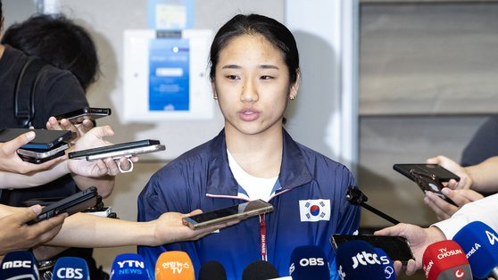 2024 파리 올림픽 배트민턴 여자 단식 금메달리스트 안세영이 지난달 7일 오후 인천국제공항을 통해 입국해 기자회견을 하고 있다. 전민규 기자