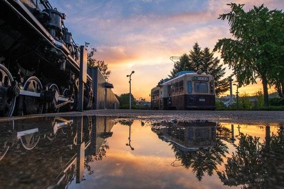 화랑대 철도공원에선 400m 길이의 긴 부지에 전시된 다양한 열차를 볼 수 있다. 이국적인 열차가 많아 사진 촬영 애호가들의 단골 출사지 및 인생 사진을 남기기 좋은 장소로 명성이 높다.