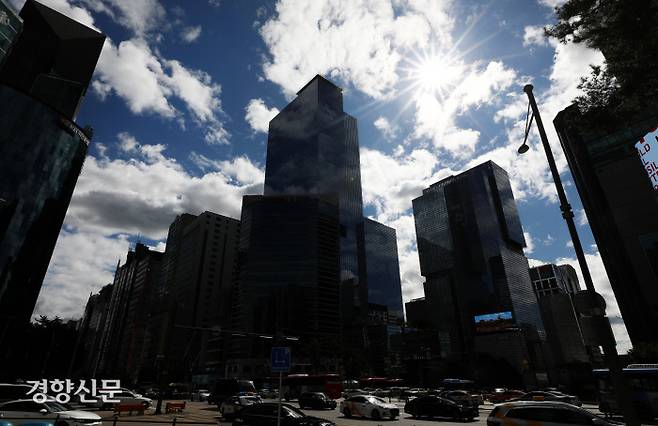 Samsung Electronics’s headquarters in Seocho, Seoul, is seen on September 22. Reporter Kwon Do-hyun