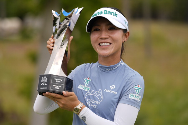 23일(한국시간) LPGA 크로거 퀸 시티 챔피언십에서 우승한 리디아 고. AP 연합뉴스