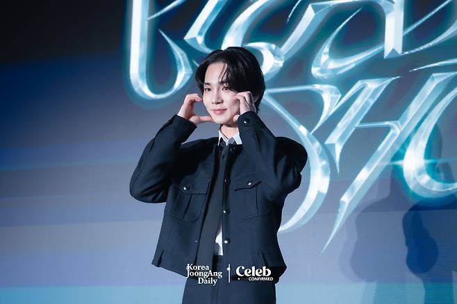 Key poses for the cameras during a press conference held on Monday at the Fairmont Ambassador Seoul in Yeouido, western Seoul. [DANIELA GONZALEZ PEREZ]