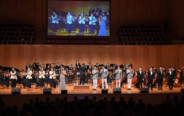 지난 22일 고양아람누리 아람음악당에서 열린 하나님의교회 세계복음선교협회 설립 60주년 기념 ‘메시아오케스트라 희망콘서트’ 공연 모습. 하나님의 교회 제공