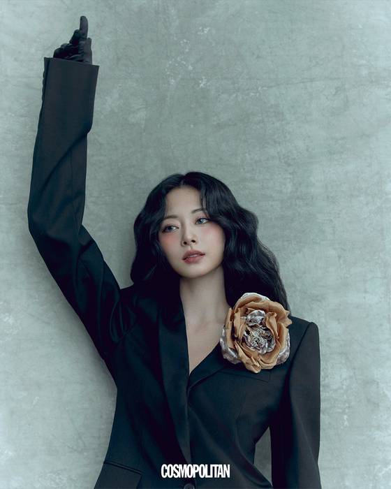 트와이스 쯔위. 사진='코스모폴리탄'