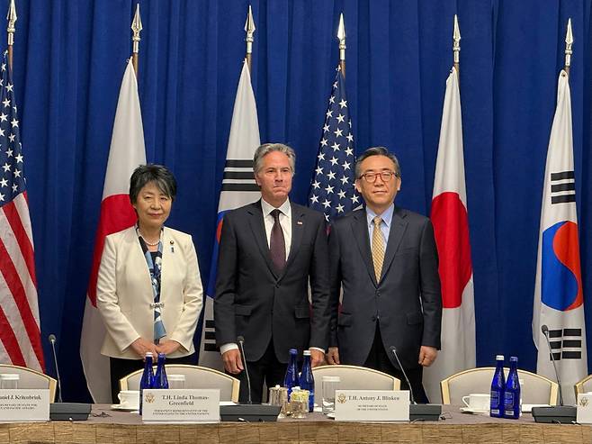 한국과 미국, 일본이 23일 미국 뉴욕에서 3국 외교장관 회의를 개최했다. 조태열 외교부 장관, 토니 블링컨 미국 국무장관, 가미카와 요코 일본 외무상(오른쪽부터)./뉴욕특파원 공동취재단