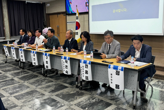 대전 0시 축제 평가 토론회에 참여한 토론자들. 김지현 기자.