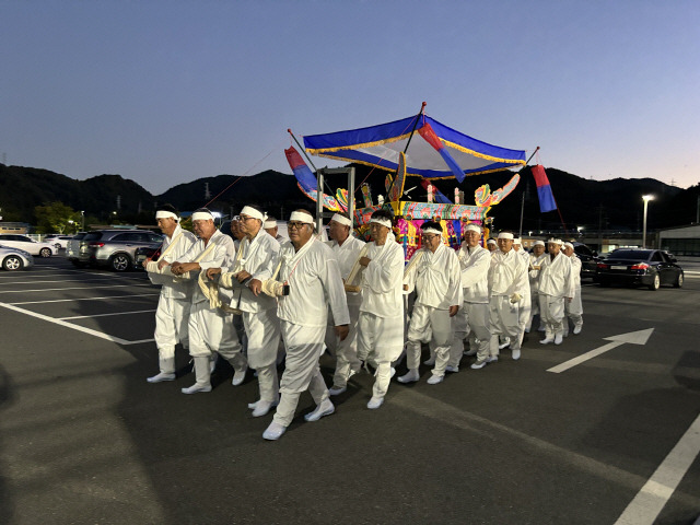 ▲ 강원민속예술축제에 참가하기 위한 홍천군 대표팀의 최종 리허설이 24일 홍천읍 생활체육공원에서 열렸다. 유승현