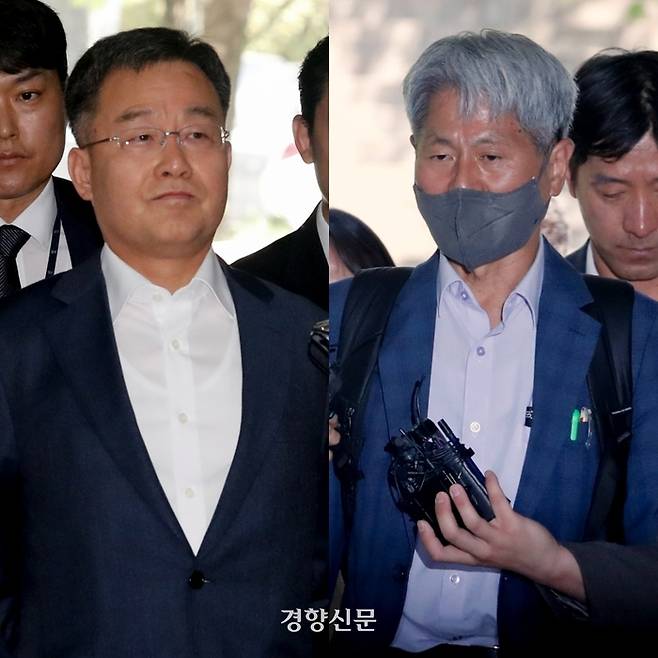 지난 대선에서 대장동 사건 관련 허위 인터뷰로 윤석열 대통령의 명예를 훼손한 혐의를 받는 화천대유자산관리 대주주 김만배씨(왼쪽)와 신학림 전 언론노조 위원장이 지난 6월20일 서울 서초구 서울중앙지법에서 열린 구속 전 피의자심문에 출석하고 있다. 문재원 기자