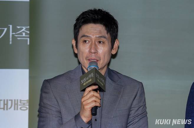 24일 서울 용산구 CGV용산아이파크몰에서 열린 영화 '보통의 가족' 언론배급시사회에서 배우 설경구가 발언하고 있다.