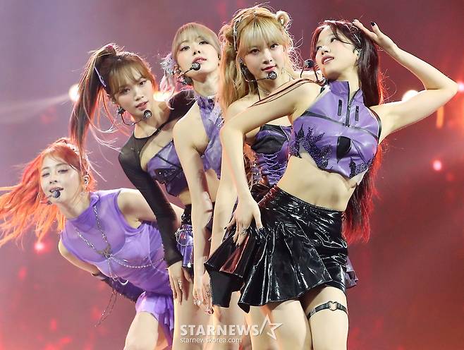 걸그룹 르세라핌이 필리핀 아레나에서 열린 '2023 아시아 아티스트 어워즈 인 필리핀'(2023 Asia Artist Awards IN THE PHILIPPINES, 이하 '2023 AAA')에서 멋진 무대를 선보이고 있다. /사진=김창현