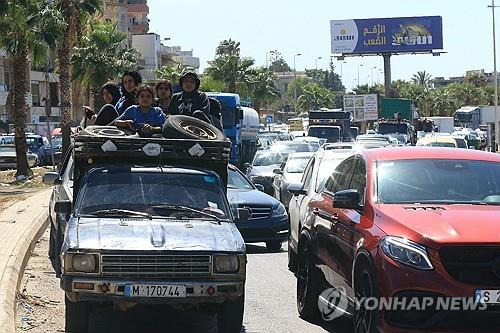 이스라엘군 공습 피해 피란길에 오른 레바논 주민들 [AFP=연합뉴스]