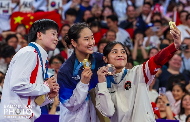 2024 파리올림픽 배드민턴 여자단식 금메달을 차지한 안세영. 우승 직후 소신 발언의 여파가 여전히 계속되고 있다. 대한배드민턴협회 제공
