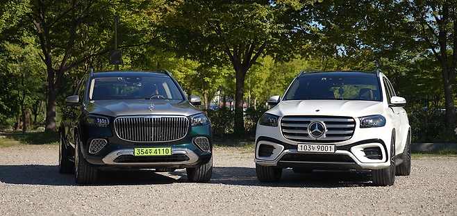 같지만 다른, 다르지만 또 같은 마이바흐 GLS 600(좌)과 벤츠 GLS 580