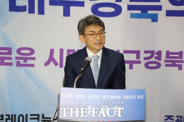 정상환 변호사가 '미래를 이끄는 리더십, 대구경북의 지방자치 비전' 토론회에서 발언하고 있다. / 대구경북인터넷기자협회