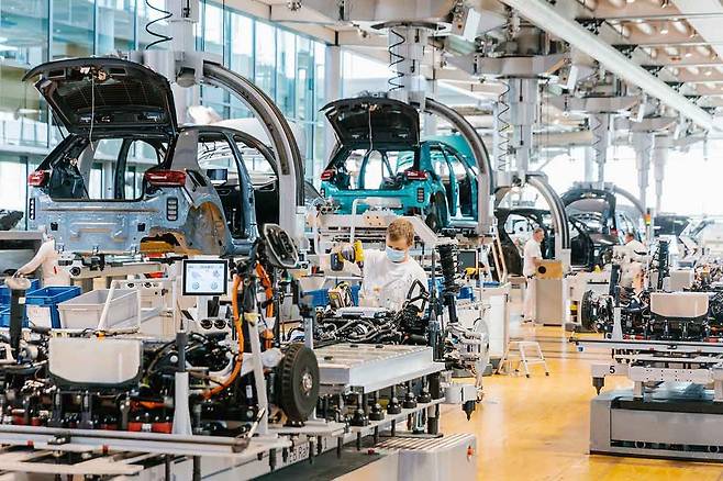 폭스바겐 공장 폐쇄 BYD 구조조정 전기차