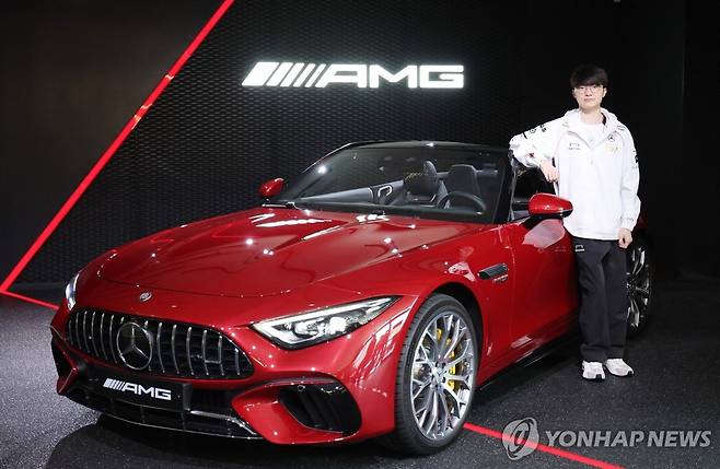 7511981636_486616_133351e4c16d11d030910db7e646a7f9.jpg 벤츠에서 sl63 amg 차를 선물받은 페이커 ㄷㄷㄷㄷ