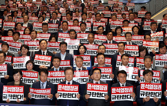 황운하 조국혁신당 원내대표가 26일 오후 서울 여의도 국회에서 열린 '재의부결 야당 긴급 규탄대회'에서 발언을 하고 있다. 2024.09.26. [사진=뉴시스]