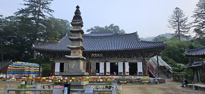 대광보전 앞 오층석탑