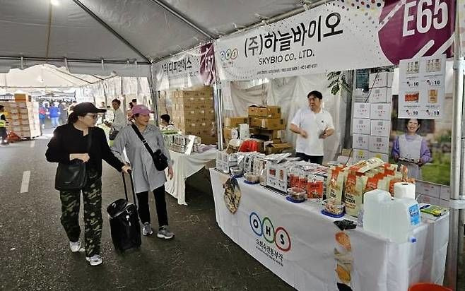 [거창=뉴시스] 거창군청 지난해 거창군 LA 한인축제 농수산엑스포 *재판매 및 DB 금지 *재판매 및 DB 금지